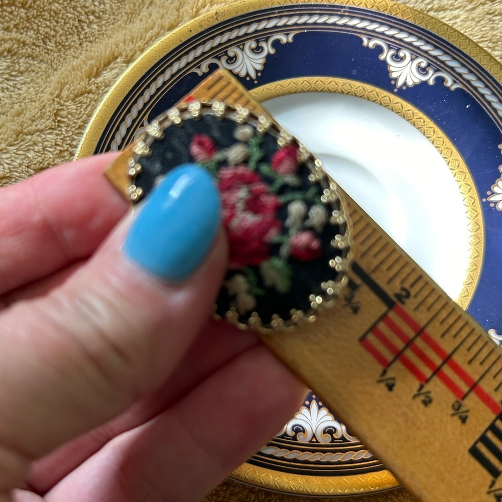 Vintage Petit Point Rose Brooch - Picture 5 of 6